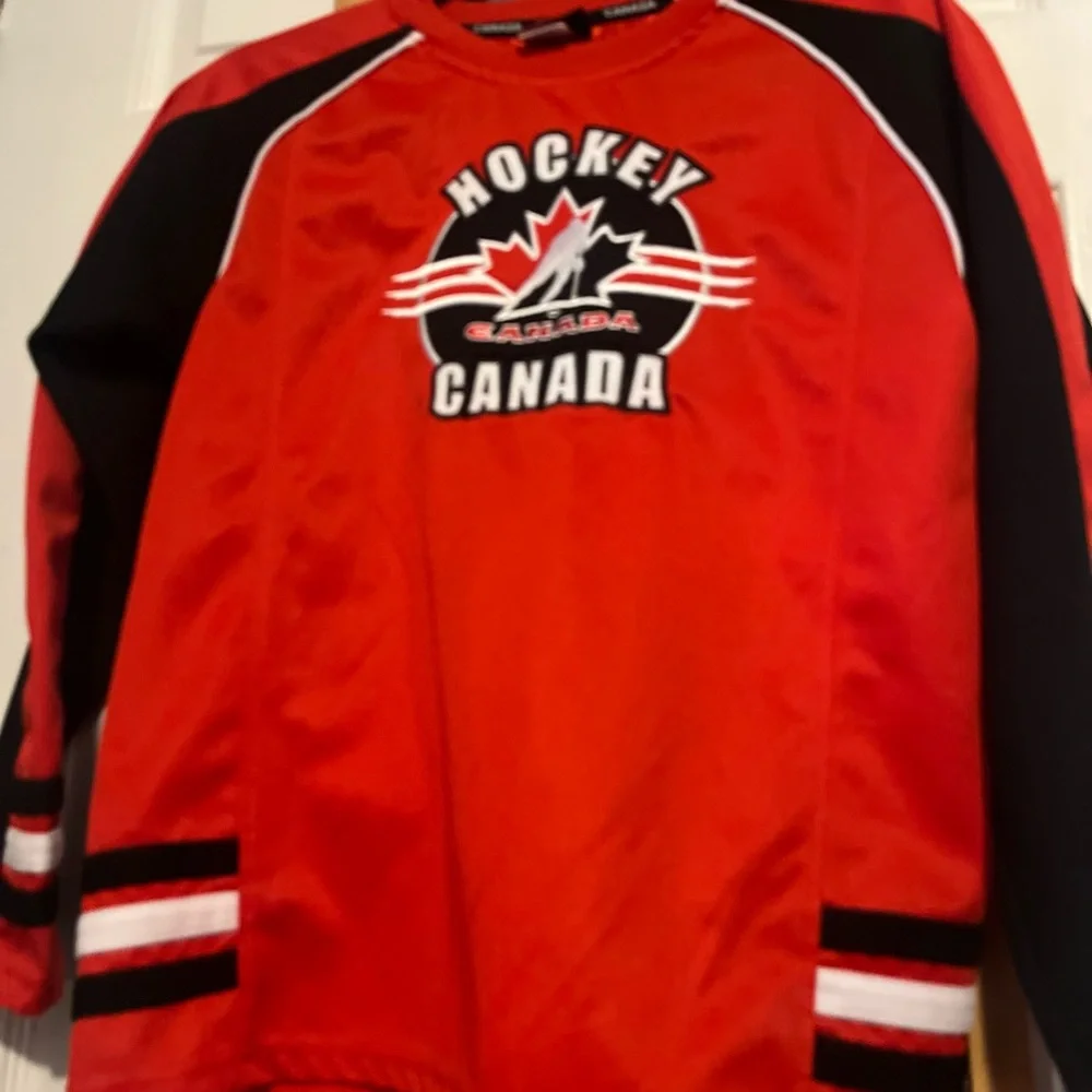 Vintage Boys Medium 10-12 Hockey Jersey Team Canada Olympics Jersey - Picture 9 of 12